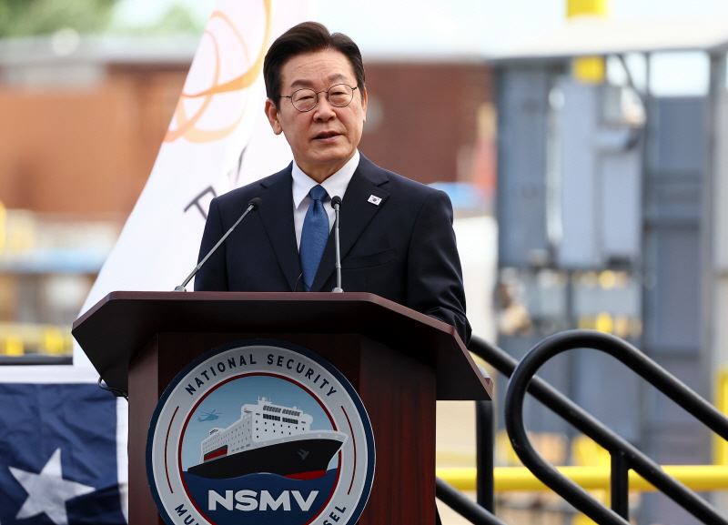 ▲ 이재명 대통령이 8월 26일(현지 시간) 필라델피아 한화 필리조선소에서 열린 미국 해양청 발주 국가안보 다목적선 '스테이트 오브 메인'호 명명식에서 축사를 하고 있다. ⓒ뉴시스