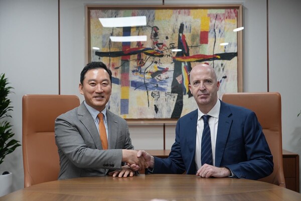 ▲ 김성환 한국투자증권 사장(왼쪽)과 댄 왓킨스(Dan Watkins) JP모간 아시아태평양 CEOⓒ한국투자증권