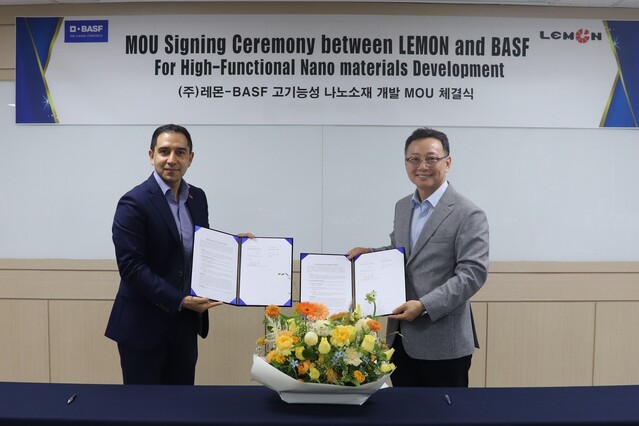 ▲ 바스프와 레몬이 의류용 신소재 솔루션 공동 개발 양해각서(MoU)를 체결하고 기념촬영을 하고 있다. ⓒ바스프