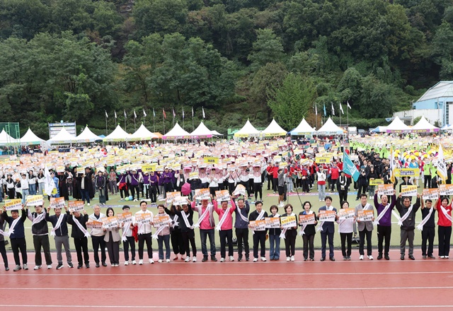 ▲ 군포시가 지난 18일 시민체육광장에서 개최한 '철도지하화 국가계획 반영촉구 결의대회' ⓒ군포시 제공