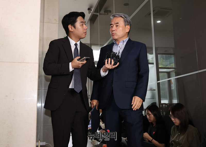 ▲ 이종섭 전 국방부 장관이 지난 9월 30일 오전 서울 서초구에 마련된 순직해병 특검팀 사무실로 출석하고 있다. ⓒ정상윤 기자