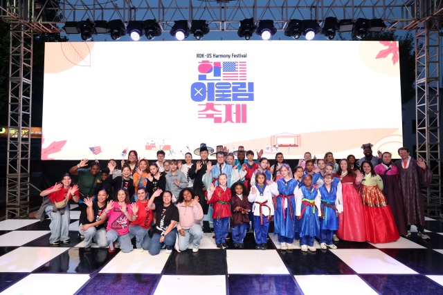▲ ‘2025 한미 어울림 축제’단체사진ⓒ평택시 제공