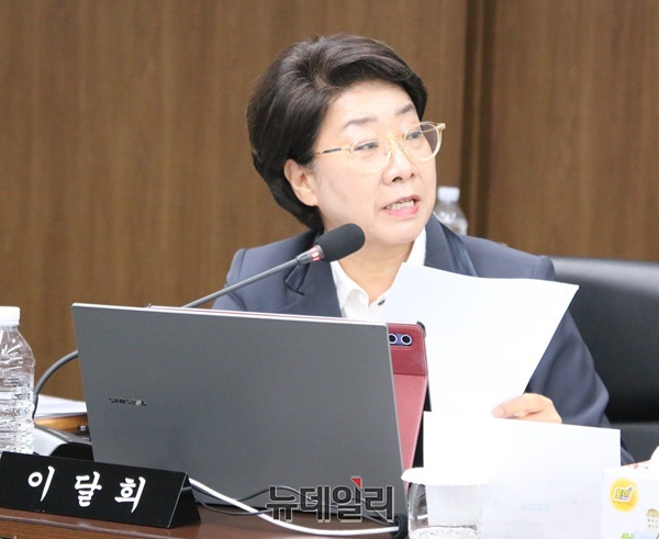 ▲ 국민의힘 이달희 의원이 20일 국회 행정안전위원회 세종시 국정감사에서 세종보 관련, 질의하고 있다.ⓒ이길표 기자