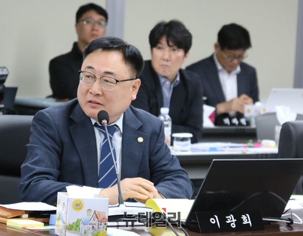 ▲ 더불어민주당 이광희 의원이 20일 국회 행정안전위원회 세종시 국정감사에서 질의하고 있다.ⓒ이길표 기자