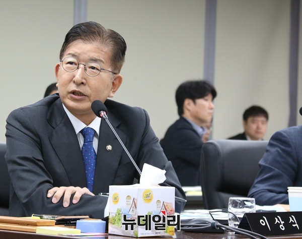 ▲ 더불어민주당 이상식 의원이 20일 오전 국회 행정안전위원회 세종시 국정감사에서 질의하고 있다.ⓒ이길표 기자