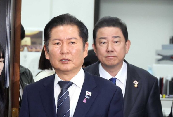 ▲ 정청래 더불어민주당 대표와 김병기 원내대표가 20일 오후 서울 여의도 국회에서 열린 사법개혁특별위원회 사법개혁안 발표 기자간담회에 참석하고 있다. ⓒ뉴시스