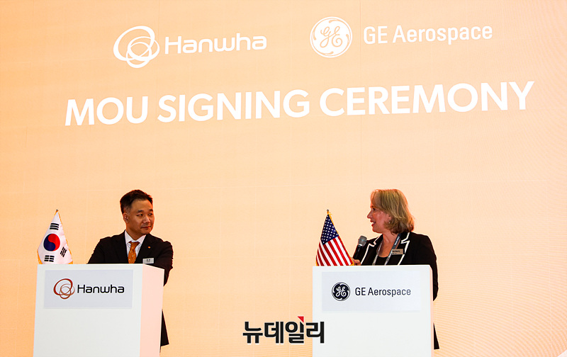 ▲ 김선 한화에어로스페이스 항공사업부장이 GE 에어로스페이스와 MOU 협약식에 참석했다. ⓒ서성진 기자