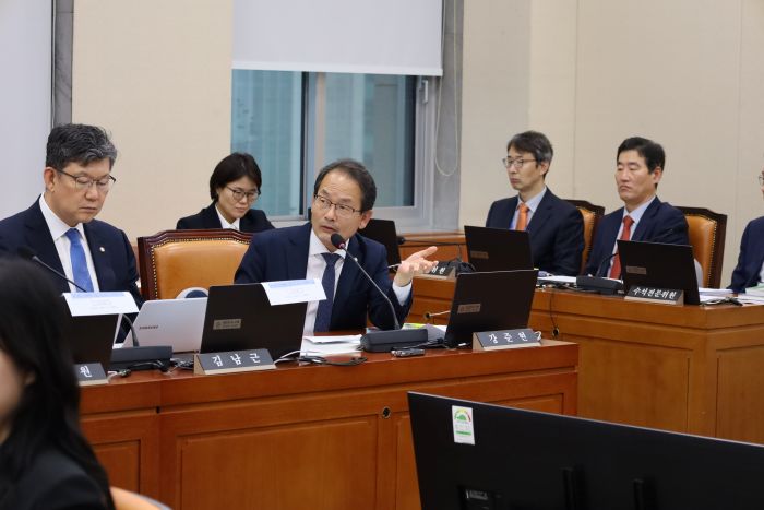 ▲ 국회 정무위원회 소속 더불어민주당 강준현 의원(세종을)이 20일 금융위원회 국정감사에서 질의하고 있다.ⓒ강준현 의원 사무실