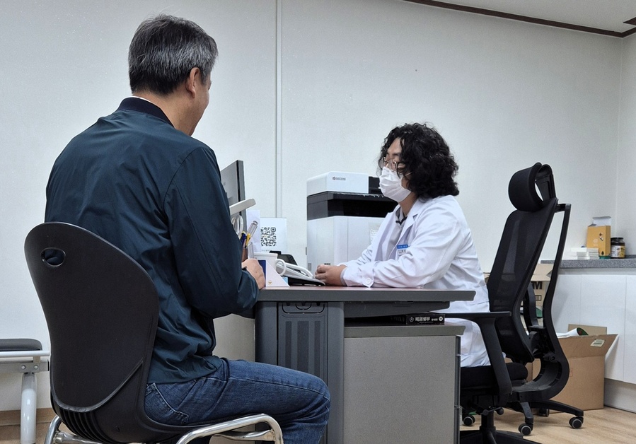 ▲ 경북도는 급증하는 고령화와 공중보건의 감소로 인해 심화하는 의료 취약지역 문제 해결을 위해 2026년부터 전국 최초로 ‘기능강화 보건진료소 시범모델’을 추진한다.ⓒ경북도