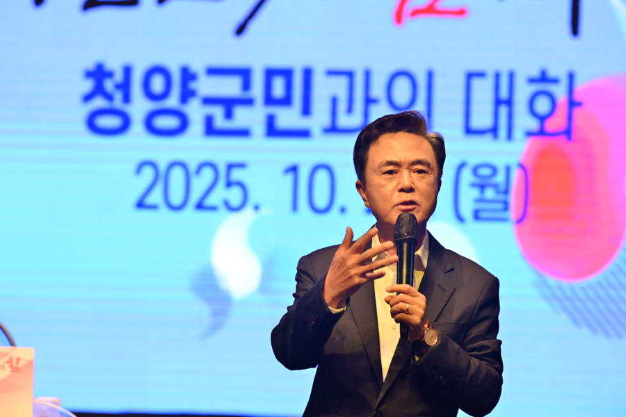 ▲ 김태흠 충남도지사가 20일 청양군에서 도민과의 대화를 하고 있다.ⓒ충남도