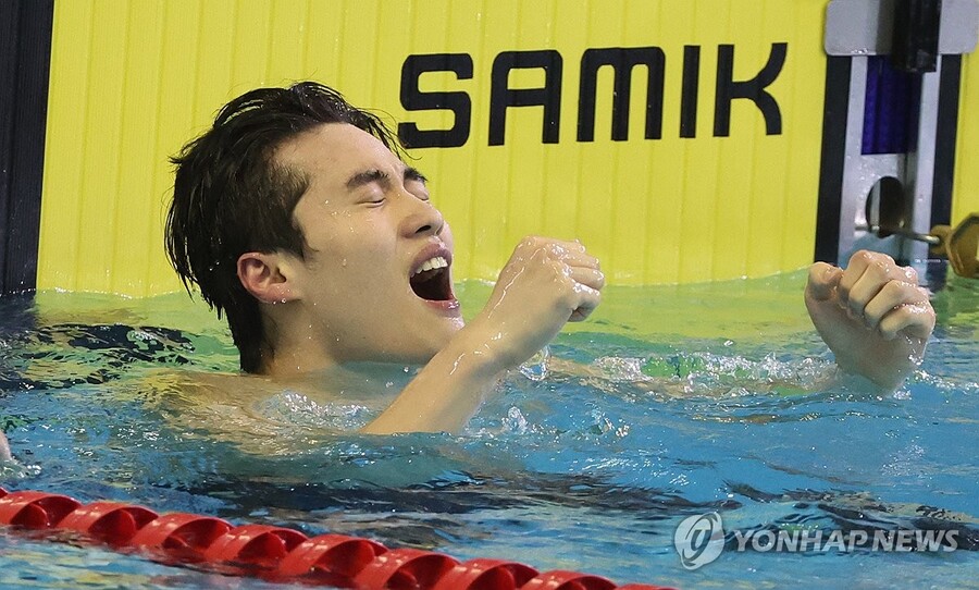 ▲ 황선우가 전국체전 수영 경영 남자 일반부 자유형 200ｍ 결승에서 아시아 신기록은 1분43초92를 기록했다.ⓒ연합뉴스 제공