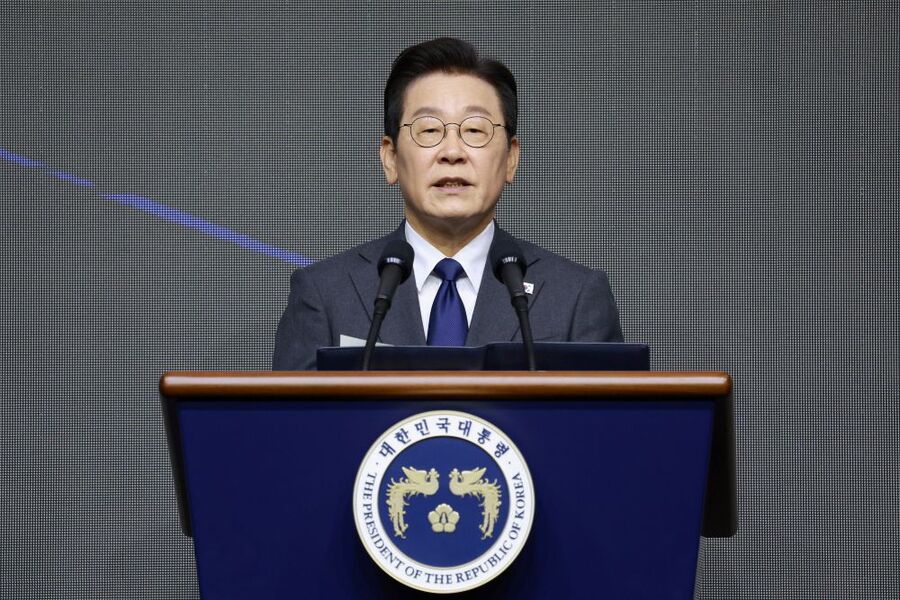 ▲ 이재명 대통령이 20일 경기 고양시 일산서구 킨텍스에서 열린 서울 ADEX 2025(서울 국제 항공우주 및 방위산업 전시회 2025) 개막식에서 축사하고 있다. ⓒ뉴시스