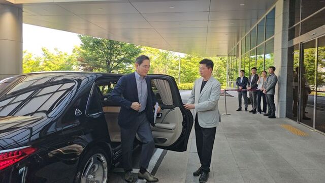 ▲ 이재용 삼성전자 회장이 서울 강서구 서울김포비즈니스항공센터(SGBAC)를 통해 출국하는 모습 ⓒ뉴시스