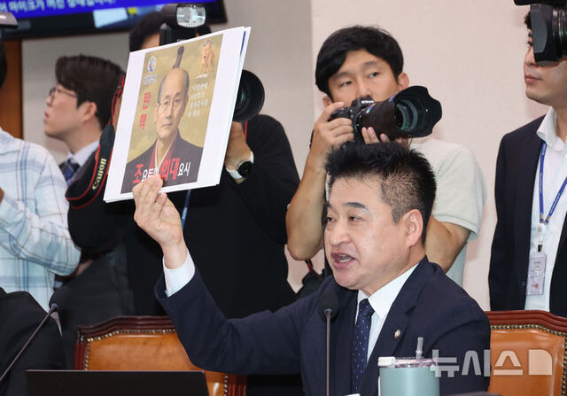 ▲ 최혁진 무소속 의원이 13일 서울 여의도 국회에서 열린 법제사법위원회의 대법원 등 국정감사에서 발언하고 있다. ⓒ뉴시스