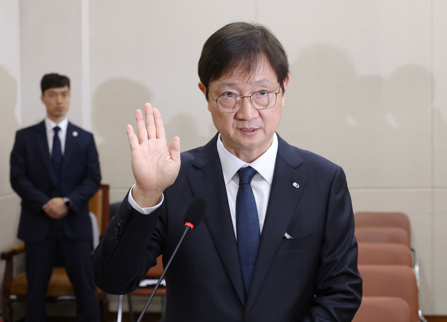 ▲ 증인 선서하는 이찬진 금융감독원장ⓒ연합뉴스