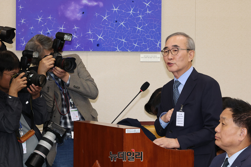 ▲ 국정감사에서 증언 중인 김영섭 KT 대표.ⓒ이종현 기자