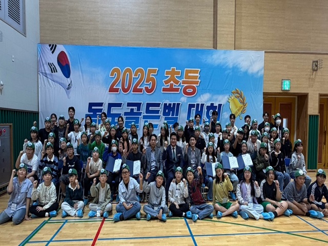 ▲ 포항교육지원청은 지난 17일에 관내 초등학교 60개교 대표 60명의 학생을 대상으로 포항중앙초등학교 체육관에서 ‘2025 초등 독도골든벨 대회’를 개최했다.ⓒ포항교육청