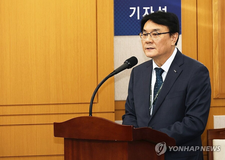 ▲ 21일 국회 기후에너지환경노동위원회의 근로복지공단 등에 대한 국정감사에서 이우영 한국산업인력공단 이사장이 발언하고 있다. ⓒ연합뉴스