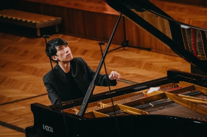 ▲ 중국계 미국인 피아니스트 에릭 루가 제19회 쇼팽 국제 피아노 콩쿠르에서 연주하는 모습.ⓒ쇼팽인스티튜트