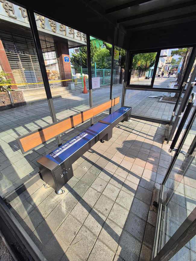 ▲ 냉온열 벤치가 설치된 모습. ⓒ삼척시