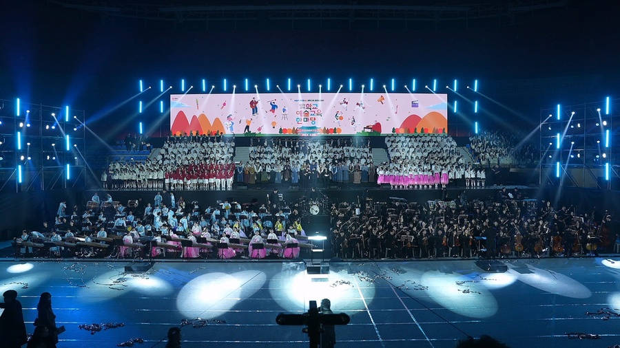 ▲ 경북교육청(교육감 임종식)은 오는 23일 구미시에 있는 구미코와 박정희체육관에서 ‘2025 경북 학교예술교육한마당’을 개최한다(2024 경북학교예술교육한마당 모습).ⓒ경북교육청