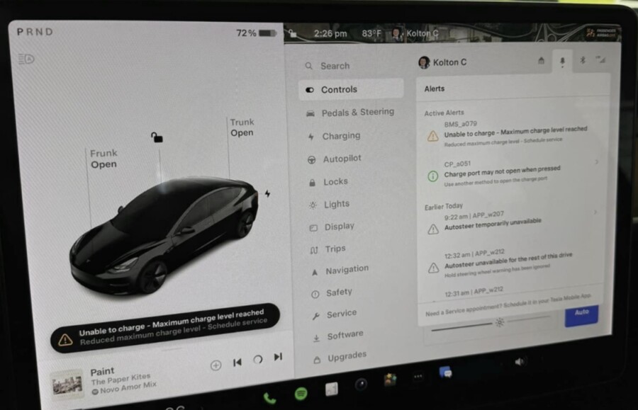 ▲ 한 테슬라 차량의 계기판에는 뜨는 ‘BMS_a079’ 경고 문구. 이 경우 배터리 충전이 제한되거나 잔여 주행거리에 오류가 발생해 운행에 지장을 초래한다.ⓒ온라인 커뮤니티 갈무리