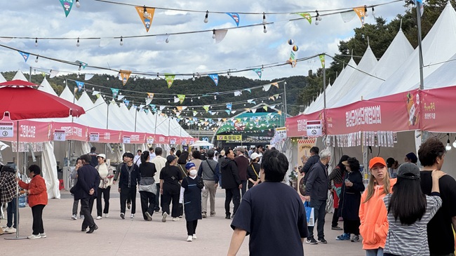 ▲ 대한민국 대표 한우 축제인 '제21회 횡성한우축제'가 22일 횡성군 섬강둔치 일원에서 개막했다. 축제는 26일까지 열린다. ⓒ횡성군