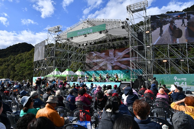 ▲ 대한민국 대표 한우 축제인 '제21회 횡성한우축제'가 22일 횡성군 섬강둔치 일원에서 개막했다. 축제는 26일까지 열린다. ⓒ횡성군