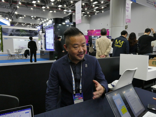 ▲ 왕담 샤오펑 부사장이 22일 대구 엑스코에서 열린 2025 대한민국 미래모빌리티엑스포 현장에서 디지털타임스와 인터뷰를 진행하고 있다. ⓒ한국자동차기자협회