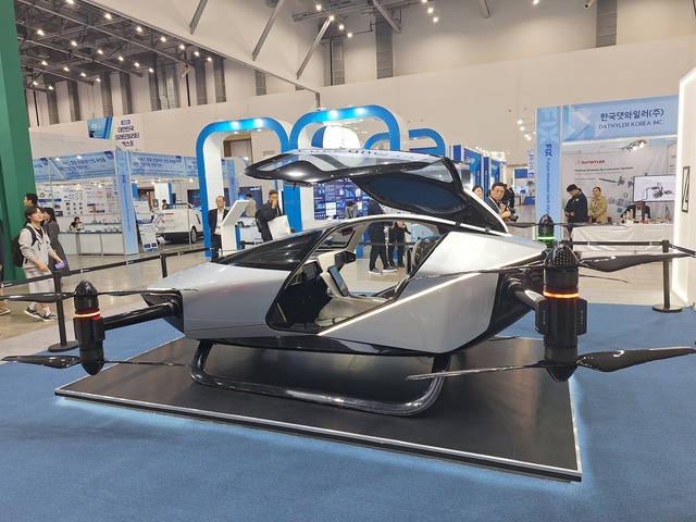 ▲ 샤오펑 에어로HT가 국내 최초로 선보인 플라잉카 콘셉트 모델 'X2'. ⓒ홍승빈 기자