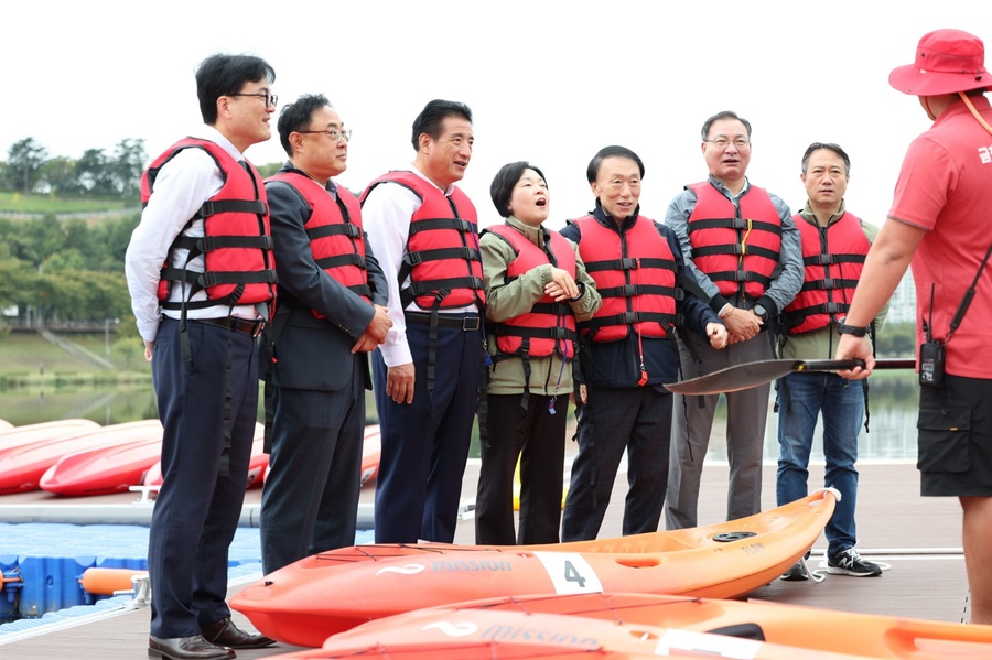▲ 대구시의회 문화복지위원회(위원장 박창석)는 제320회 임시회 기간 중인 10월 22일 시범 운영하고 있는 금호강 수상레저시설(지저동 744 일원)을 방문해 운영 현황과 시설을 점검하는 시간을 가졌다.ⓒ대구시의회