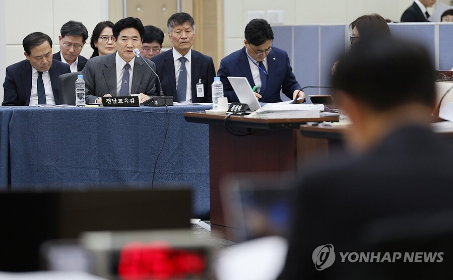 ▲ 22일 전북대학교에서 열린 국회 교육위원회 국정감사에서 답변하는 김대중 전남교육감.ⓒ연합뉴스