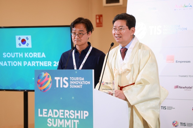 ▲ 22일(현지 시간) 세비야 피베스에서 이상일 시장이 TIS2025 환영오찬에서 인사말을 하고 있다. ⓒ용인시 제공