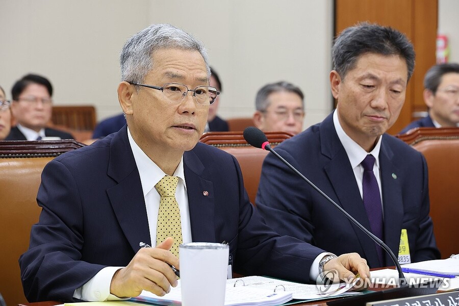 ▲ 김동철 한국전력공사 사장이 23일 서울 여의도 국회에서 열린 기후에너지환경노동위원회 국정감사에서 의원 질의에 답하고 있다.  ⓒ연합뉴스