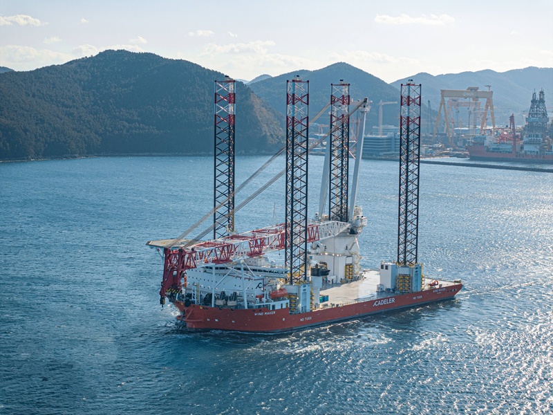 ▲ 한화오션이 건조한 대형 해상풍력발전기 설치선(WTIV) 시운전 모습. ⓒ한화오션