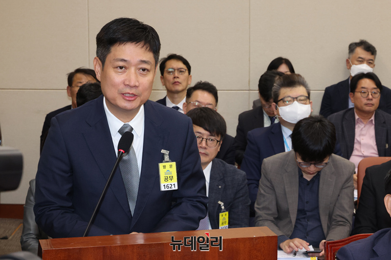 ▲ 지난 21일 과방위 국감에 증인으로 출석한 홍범식 LG유플러스 대표이사.ⓒ뉴데일리DB
