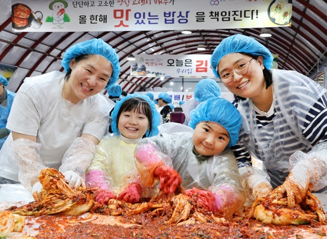 ▲ 지난해 열린 평창고랭지김장축제 모습. ⓒ평창고랭지김장축제 ▲ 지난해 열린 평창고랭지김장축제 모습. ⓒ평창고랭지김장축제