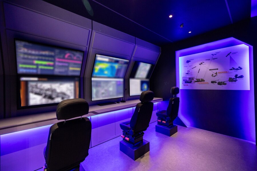 ▲ 한화시스템은 ADEX 2025에서 AI 기반 전장정보 분석체계를 공개했다. ⓒ한화시스템