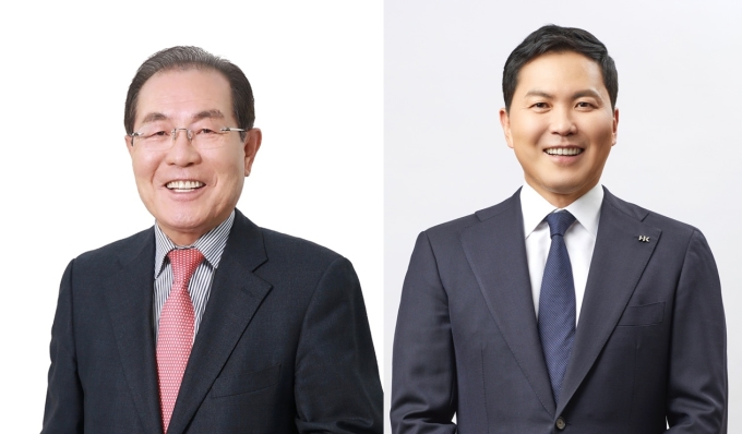 ▲ 윤동한 콜마그룹 회장과 윤상현 콜마홀딩스 부회장