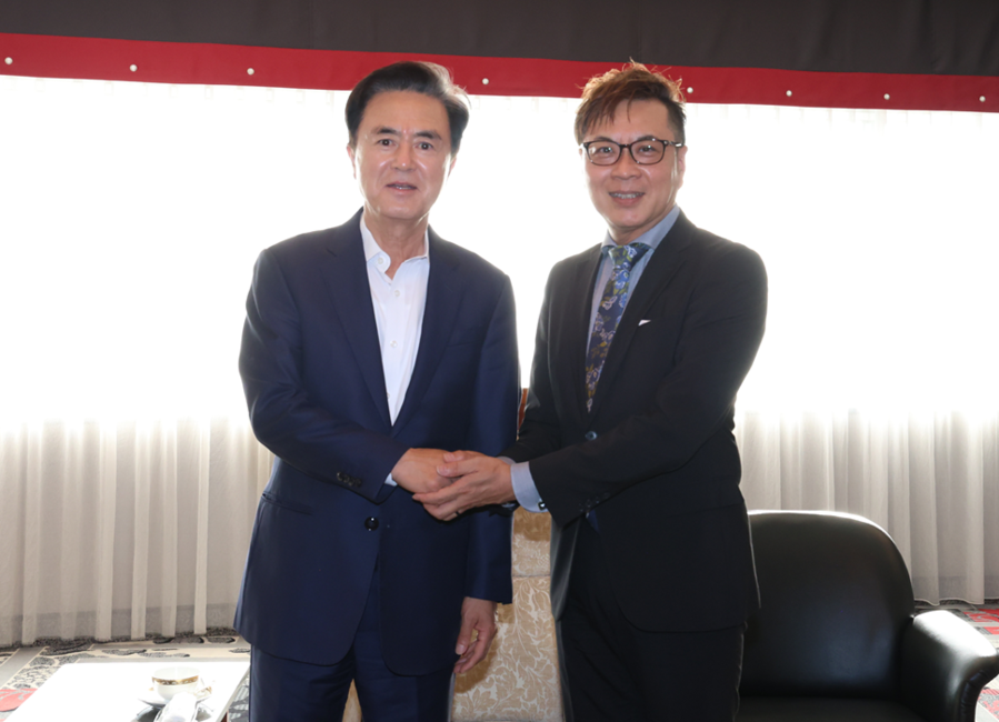 ▲ 김태흠 충남도지는 상담회 방문에 앞서 일본 아이치현 닛신시 콘도 히로키 시장과 만나 지역 간 교류 확대 방안을 논의했다.ⓒ충남도