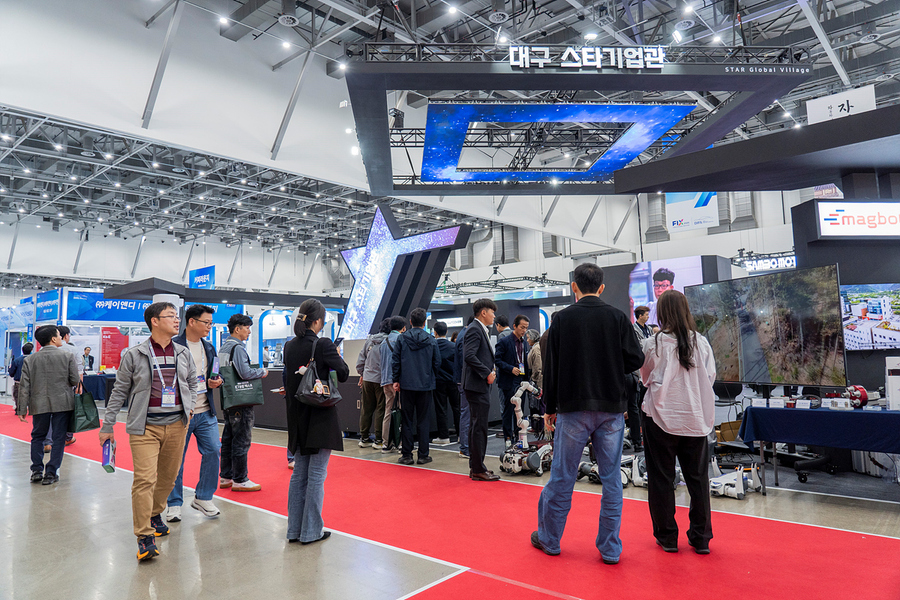 ▲ ‘2025 미래혁신기술박람회(FIX 2025)’에 참가한 대구 스타기업들이 해외 바이어 초청 수출상담회를 통해 글로벌 시장 진출에 최선을 다하고 있다.ⓒ대구시