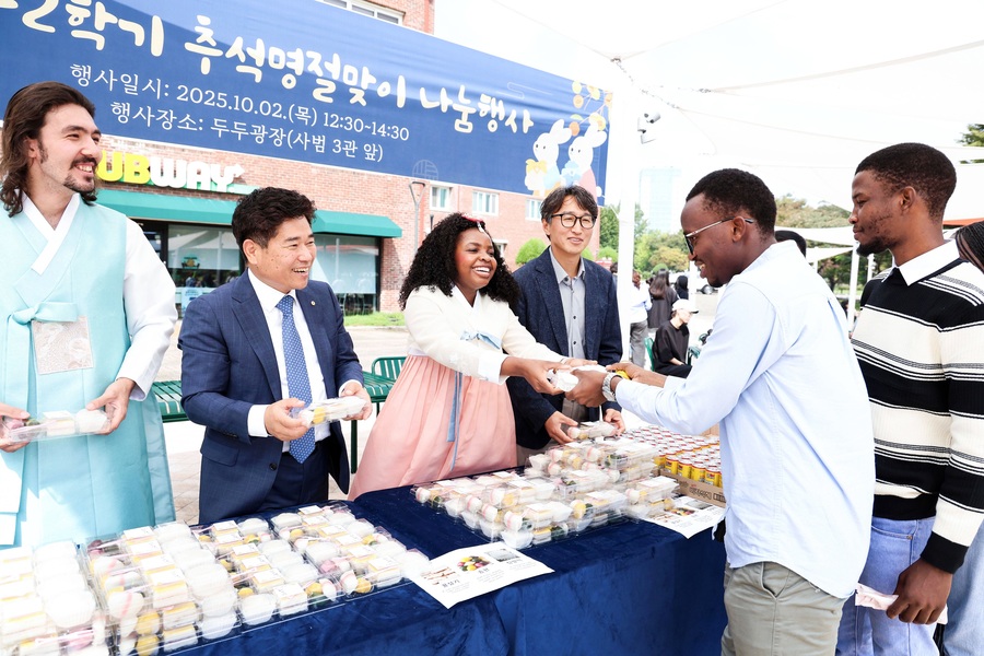 ▲ 올해 외국인 유학생 추석맞이 나눔 행사 사진.ⓒ대구대