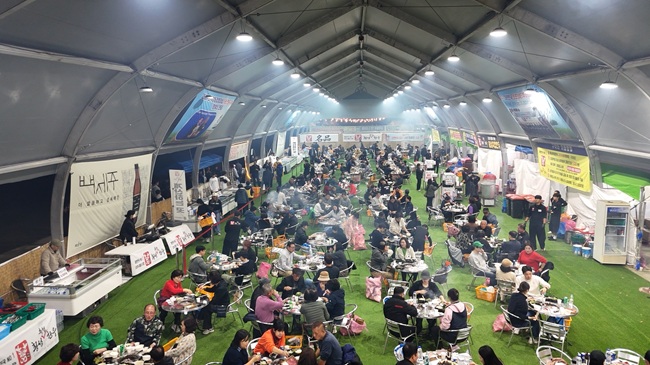 ▲ 대한민국 대표 한우 축제인 '제21회 횡성한우축제'가 횡성군 섬강둔치 일원에서 26일까지 열린다. ⓒ횡성군