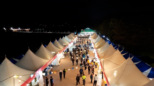 ▲ 대한민국 대표 한우 축제인 '제21회 횡성한우축제'가 횡성군 섬강둔치 일원에서 26일까지 열린다. ⓒ횡성군