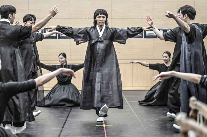 ▲ 서울시무용단 신작 '미메시스' 연습실 현장.ⓒ세종문화회관