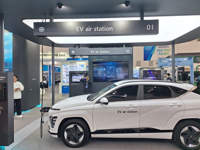 ▲ 2025 대한민국 미래모빌리티엑스포에 전시된 ㈜한화 건설부문의 EV 에어스테이션. ⓒ홍승빈 기자