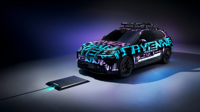 ▲ 무선 충전 기술을 보여주는 포르쉐 카이엔 일렉트릭 프로토타입. ⓒ포르쉐