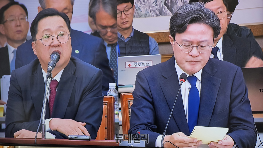 ▲ 이장우 시장이 24일 대전시청에서 열린 행안위 국정감사에서 채현일 의원이 국가정보관리원 화재 당시 이 시장이 현장을 찾지 않은 점을 문제 삼은 것과 관련해 반박하고 있다.ⓒ이길표 기자