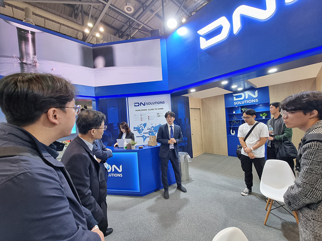 ▲ ⓒDN SOLUTIONS 에 대해 청취중인 전북대학교 학생, 김종성 기자 ▲ ⓒDN SOLUTIONS 에 대해 청취중인 전북대학교 학생, 김종성 기자