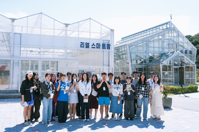 ▲ 스마트팜 견학 모습 ⓒ양양군